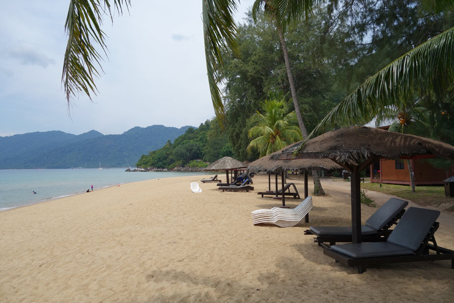 Пустой пляж нашего отеля Berjaya Tioman Resort