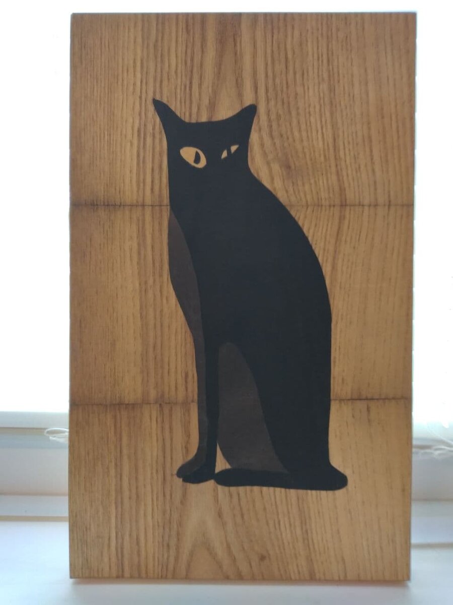 Это мой котик Кусик. Чёрный, грациозный и интеллигентный.