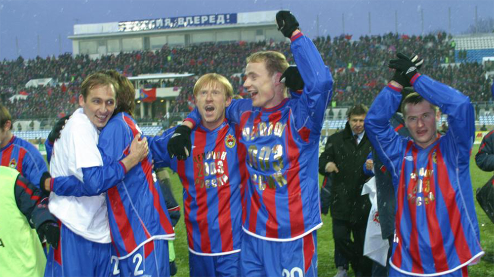 
Дмитрий Кириченко – крайний справа