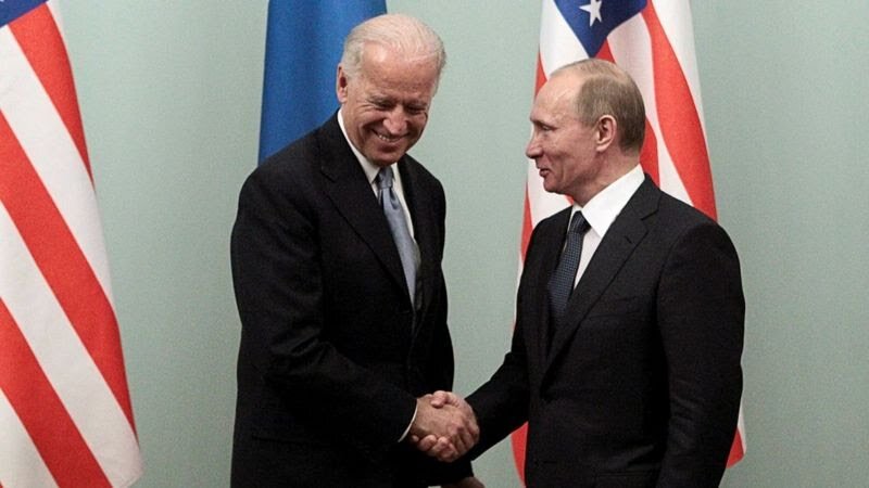 Встреча Джо Байдена (тогда вице-президента США) и Владимира Путина (тогда премьер-министра России) в 2011 году.