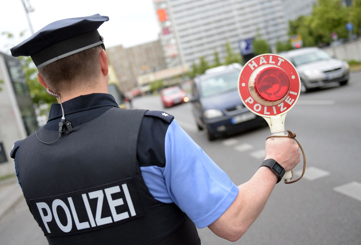 Немецкая дорожная полиция Фото из свободных источников
