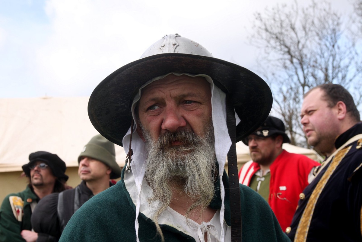 Фото не имеет ничего общего с героями статьи - реальных фото в открытом доступе нет. Автор: Peter van der Sluijs. Источник: https://commons.wikimedia.org/wiki/File:Old_costumed_spanish_soldier.JPG