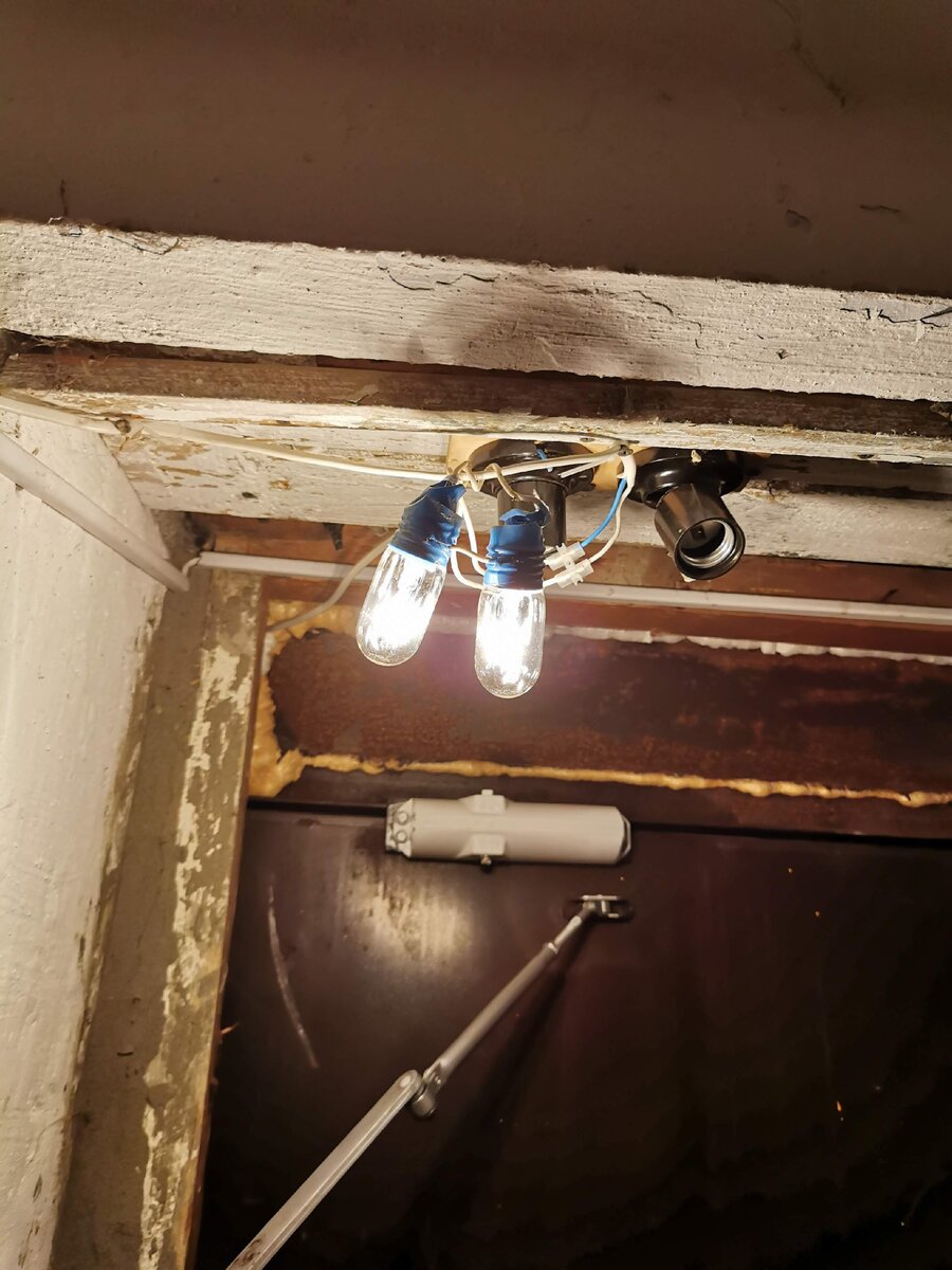 в одном из подъездов жилого дома