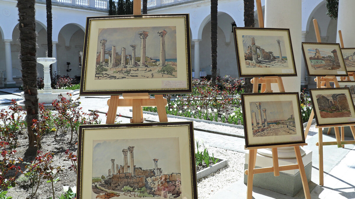 Картины художника Эммануила Бернштейна // Фото: пресс-служба главы Крыма 