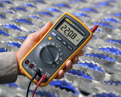 Цифровой тестер для проверки резисторов