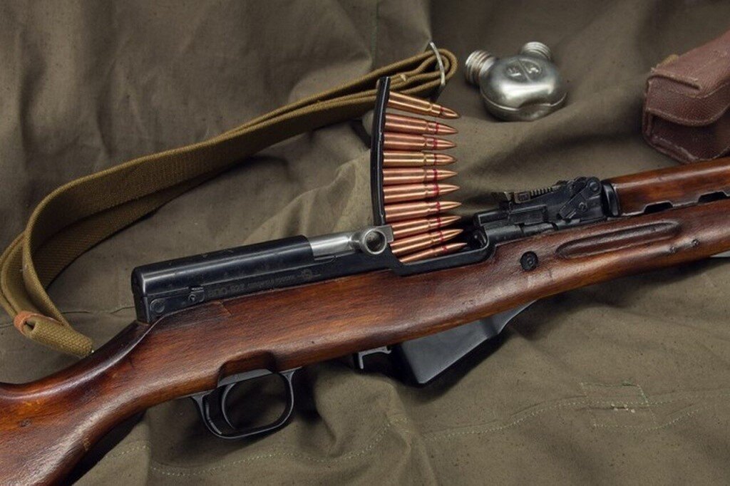 СКС с обоймой патронов 7.62х39