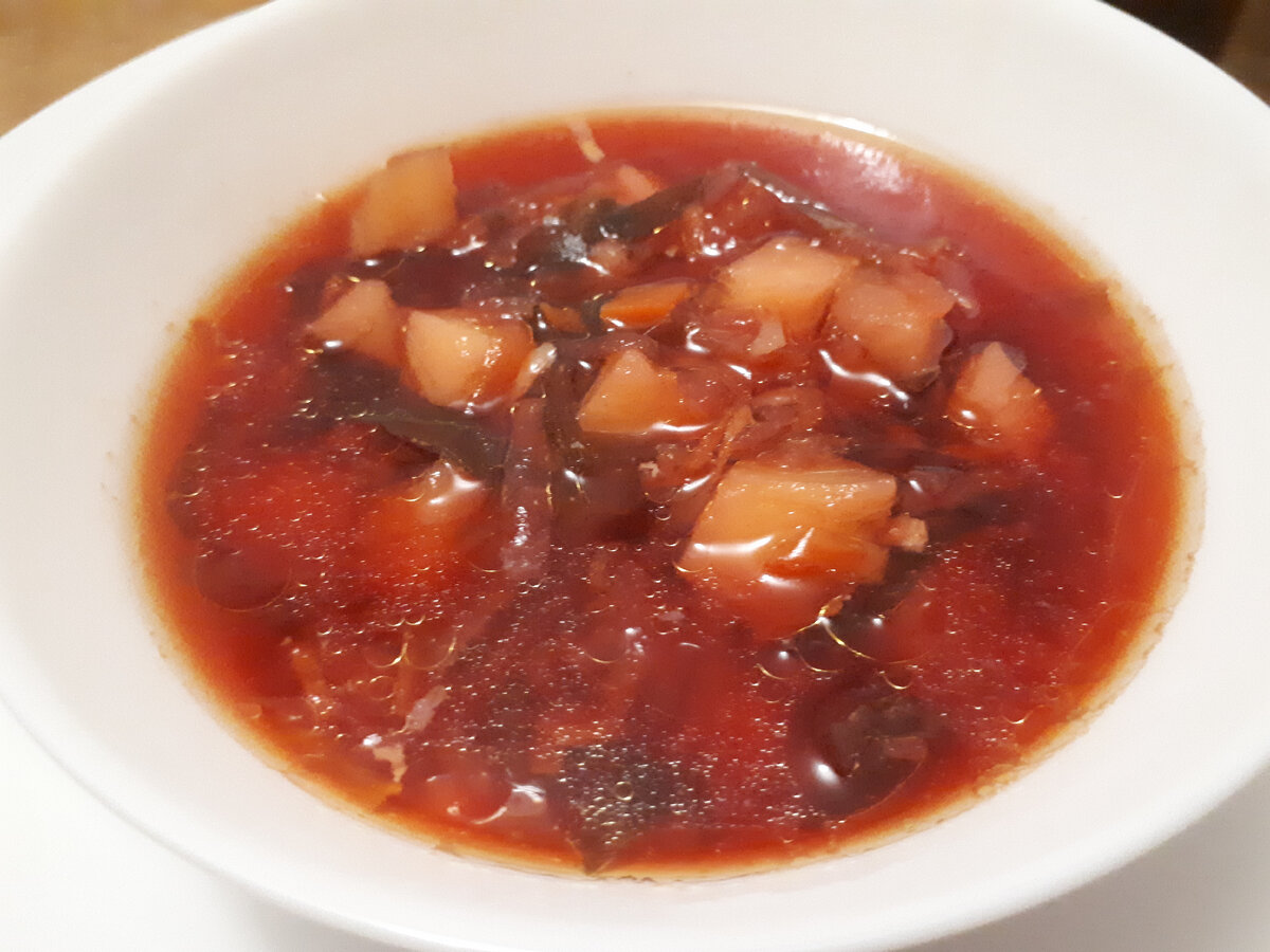 Куриный борщ с морской капустой. 