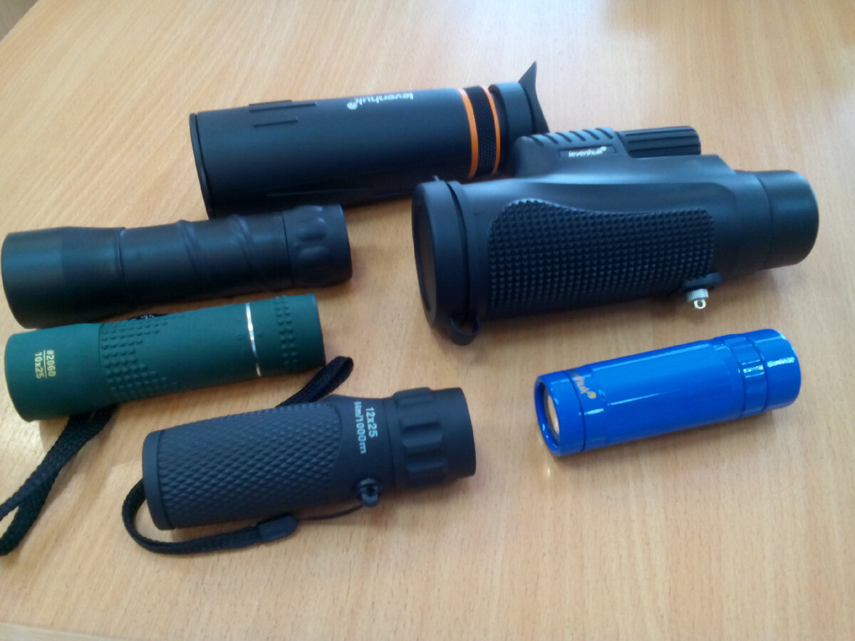 Разные типы монокуляров с фиксированной кратностью.