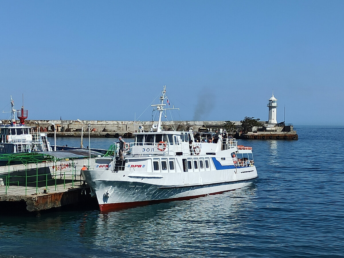 Теплоход "Эол"на котором мы совершили морскую прогулку