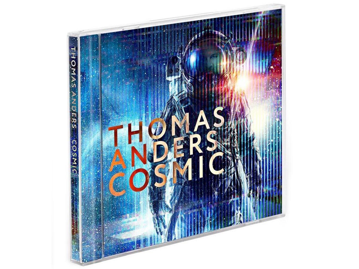 Обложка CD-диска альбома "Cosmic". Фото @thomasanders_official, Instagram