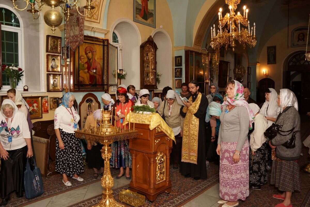 Служба в храме прихожане в храме