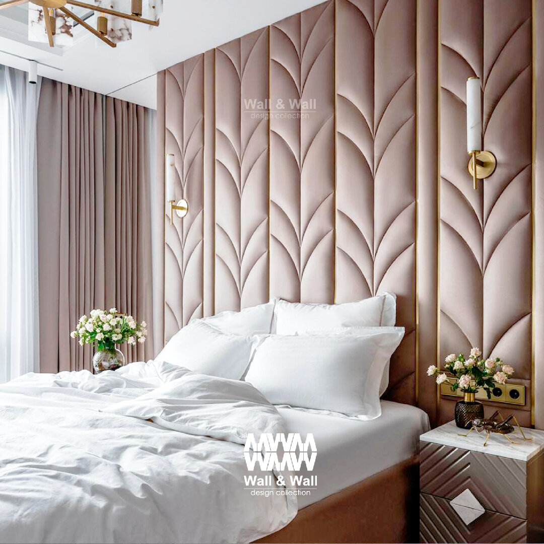 Мягкие стеновые панели с металлическими вставками из латуни в изголовье кровати