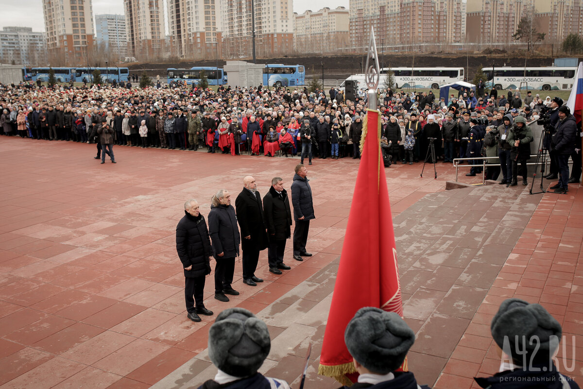 Памятник воину освободителю в кемерово фото