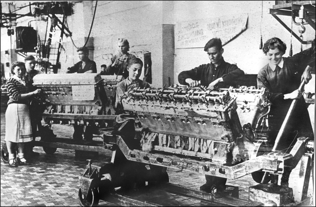Сборка на войну. Уральский танковый завод 183 1941. Уральский дизель-моторный завод 1941. Челябинский тракторный завод в Великую отечественную войну. Уральский машинный завод в годы войны