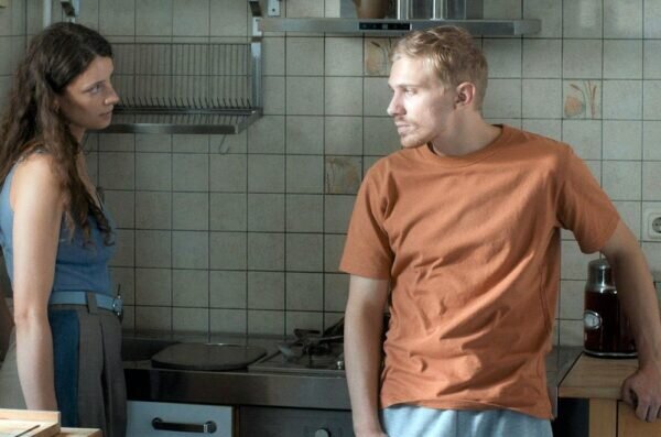    Кадр из фильма Фото:«Рядом» Тамары Дондурей.com