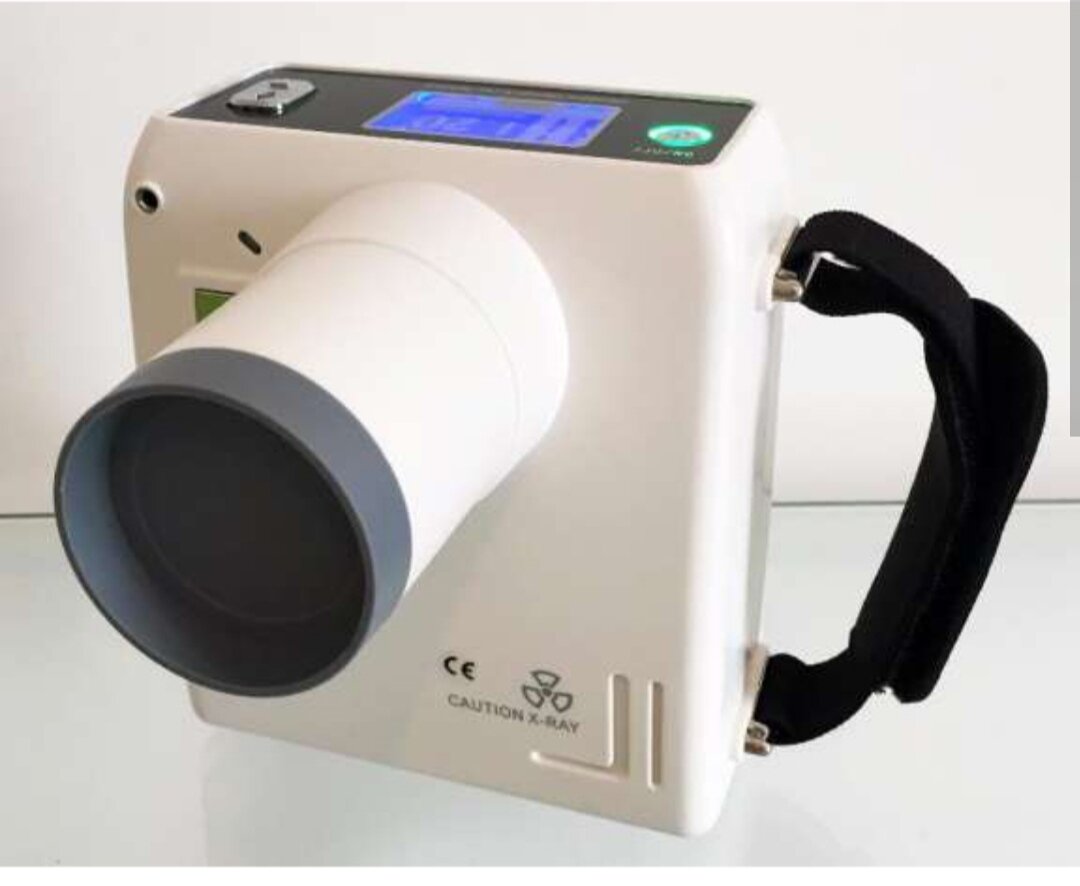 Вот такой штукой делали снимок зуба. До и после пломбировки каналов. 