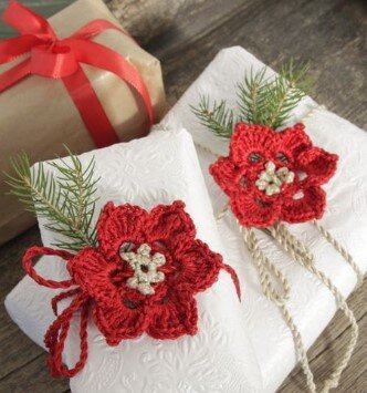 Всего лишь яркие снежинки, а какая атмосферность! В тексте вы найдете ссылки на схемы.