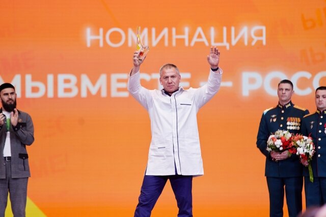    Церемония награждения врача из Ростовской области. Фото: Правительство Ростовской области