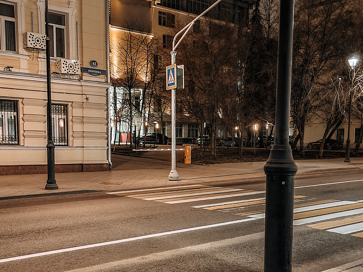 Вид от входа в отель на Покровку