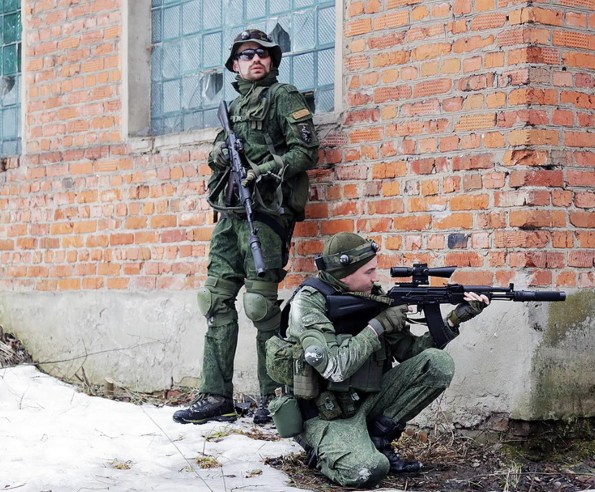 Самая правдоподобная игра на военную тематику. Настоящие копии оружия. Большая дальность стрельбы, от 100м до 400 м.