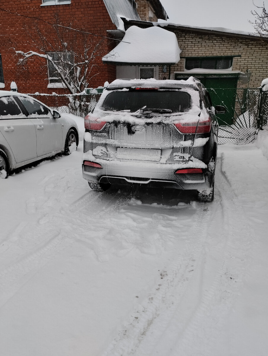 Не уазик конечно, но и не пузотерка. По сугробам можно ходить.