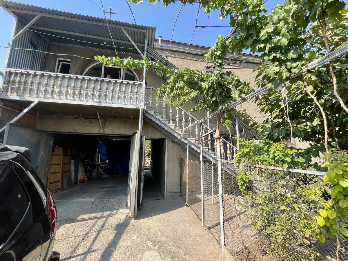 Прикольный двор в одном из домов, где смотрел квартиру. А вот жилье оказалось неочень.