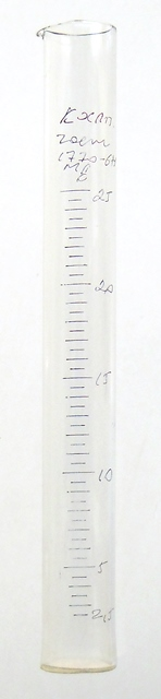 Эксикатор  (десикатор) предназначен для сушки и хранения веществ.-27