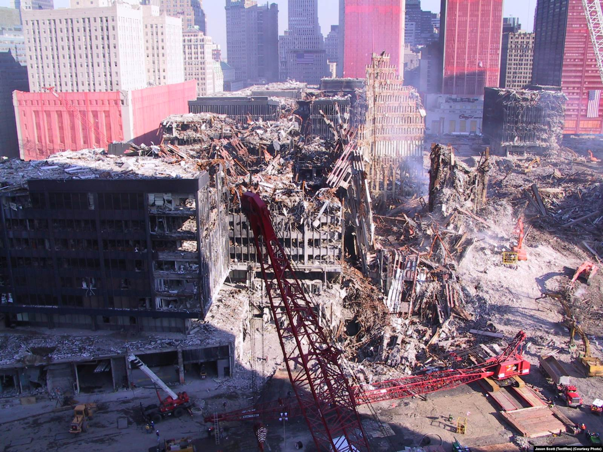 30 декабря 2001 года. Всемирный торговый центр в Нью-Йорке 11 сентября 2001 года. Теракт 11 сентября 2001 года башни Близнецы. Башни Близнецы в Нью-Йорке 11 сентября.