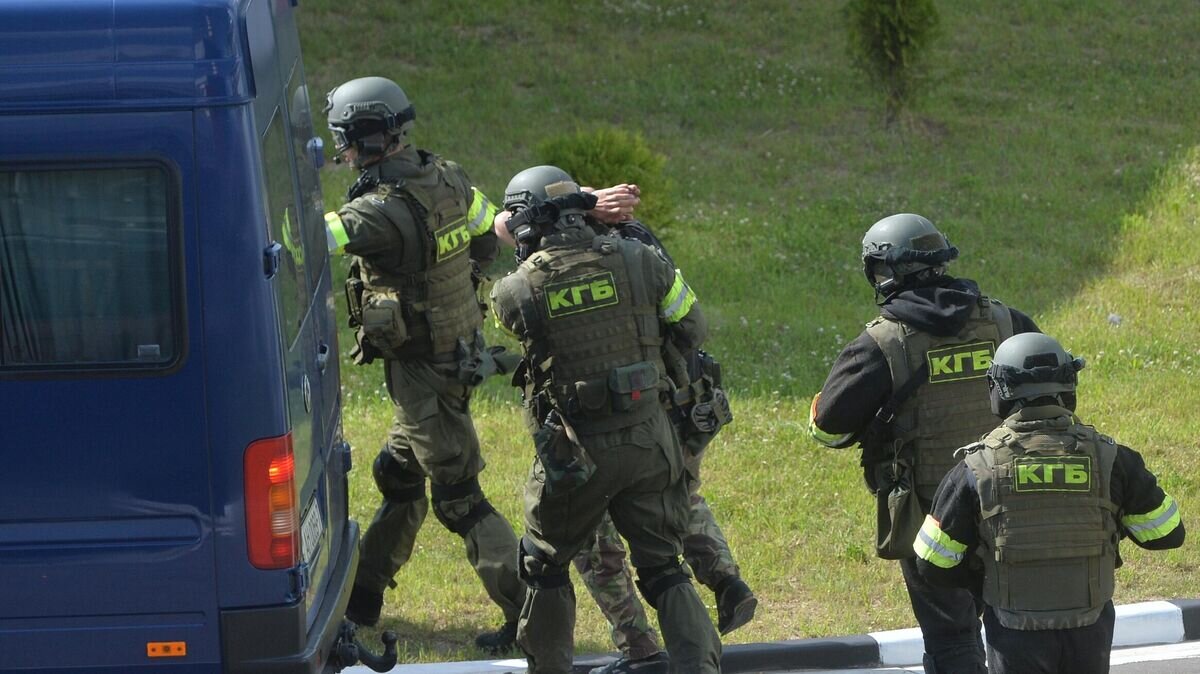    Сотрудники спецназа КГБ Белоруссии© Sputnik / Виктор Толочко