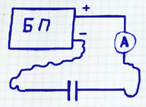 Схема для проверки полярности выводов электролитического конденсатора