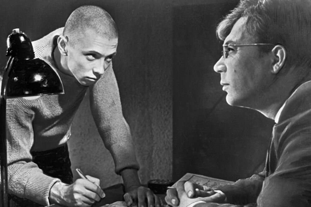 Олег Даль и Георгий Куликов в фильме "Человек, который сомневается", 1963