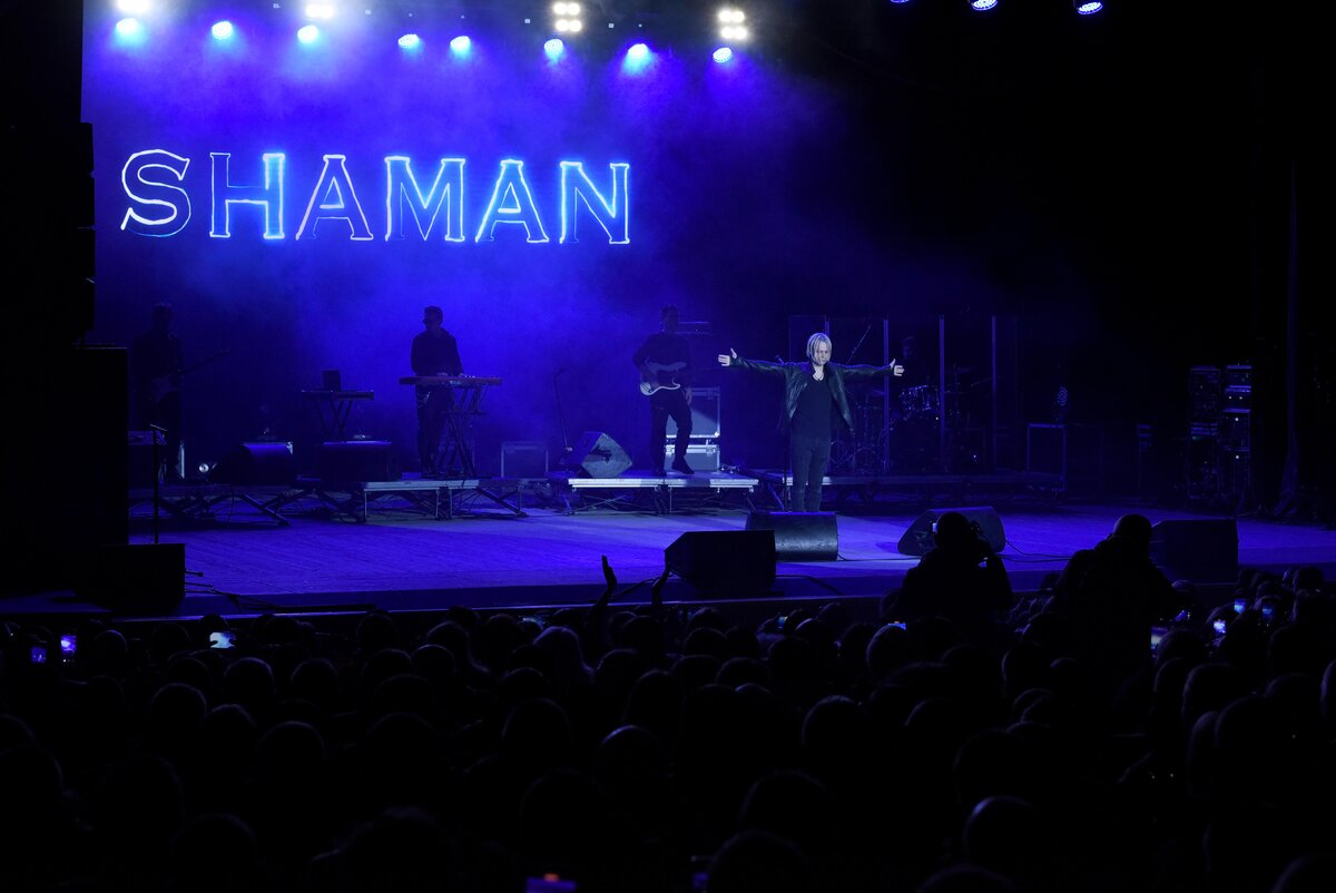 Shaman концерт. Выступление шамана в мариуполе. Артист на сцене концерт. Выступление шамана в мариуполе. Концерт шамана в луганске 2023.