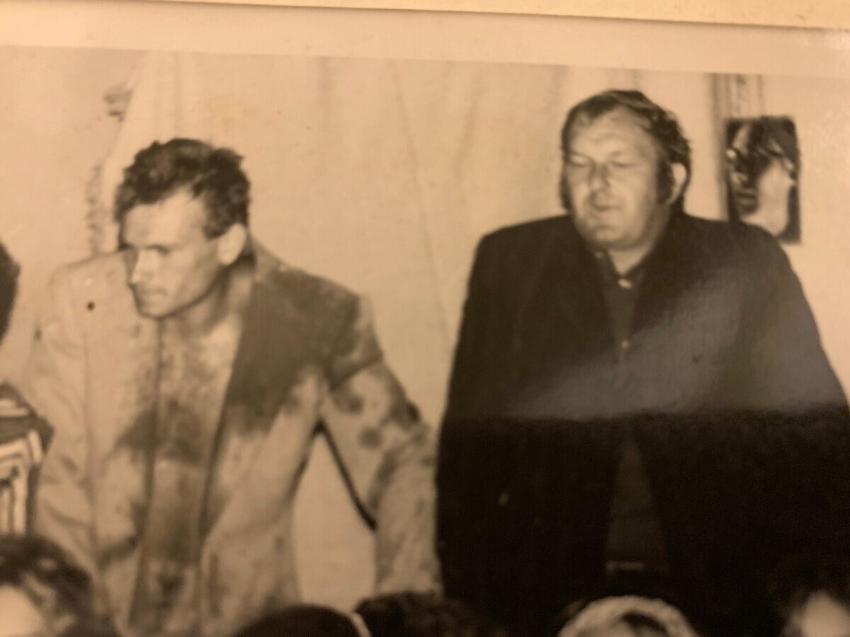 Братья Сергей и Вячеслав Степанов (слева на право) во время спектакля в театре Рампа.