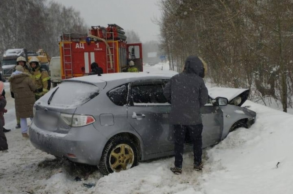    Водитель и девушка доставлены в больницу после ДТП в Томске