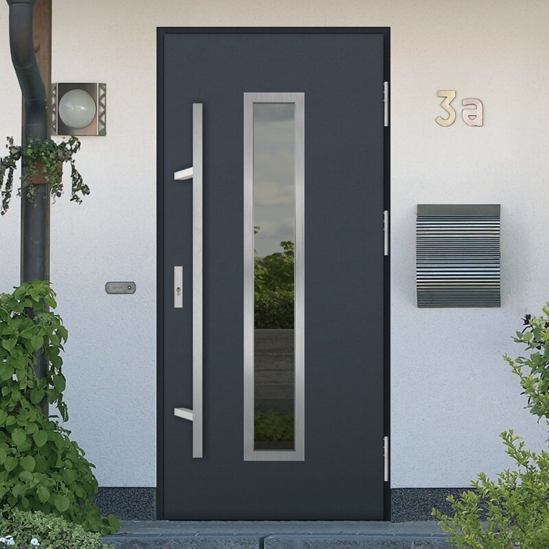 Дверь со стеклом и вертикальной длинной ручкой