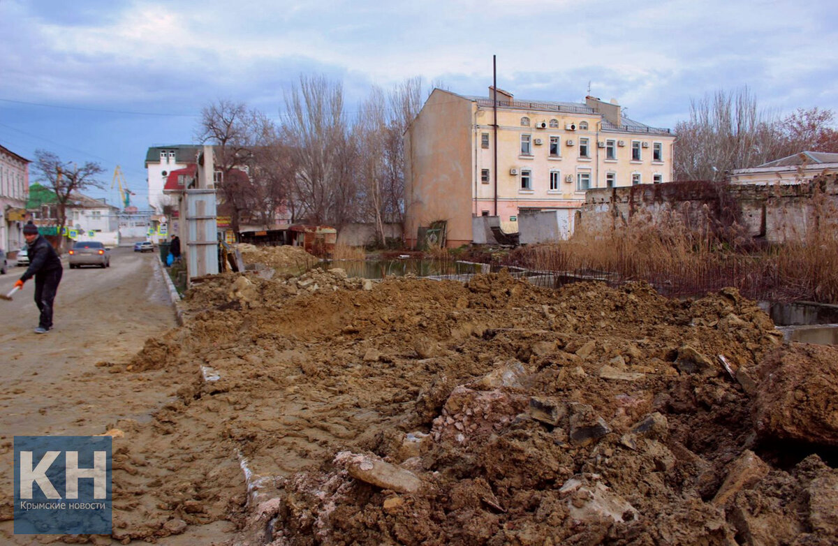 Территория сгоревшей в 90-х табачной фабрики. Фото 2019 года. Ничего не изменилось