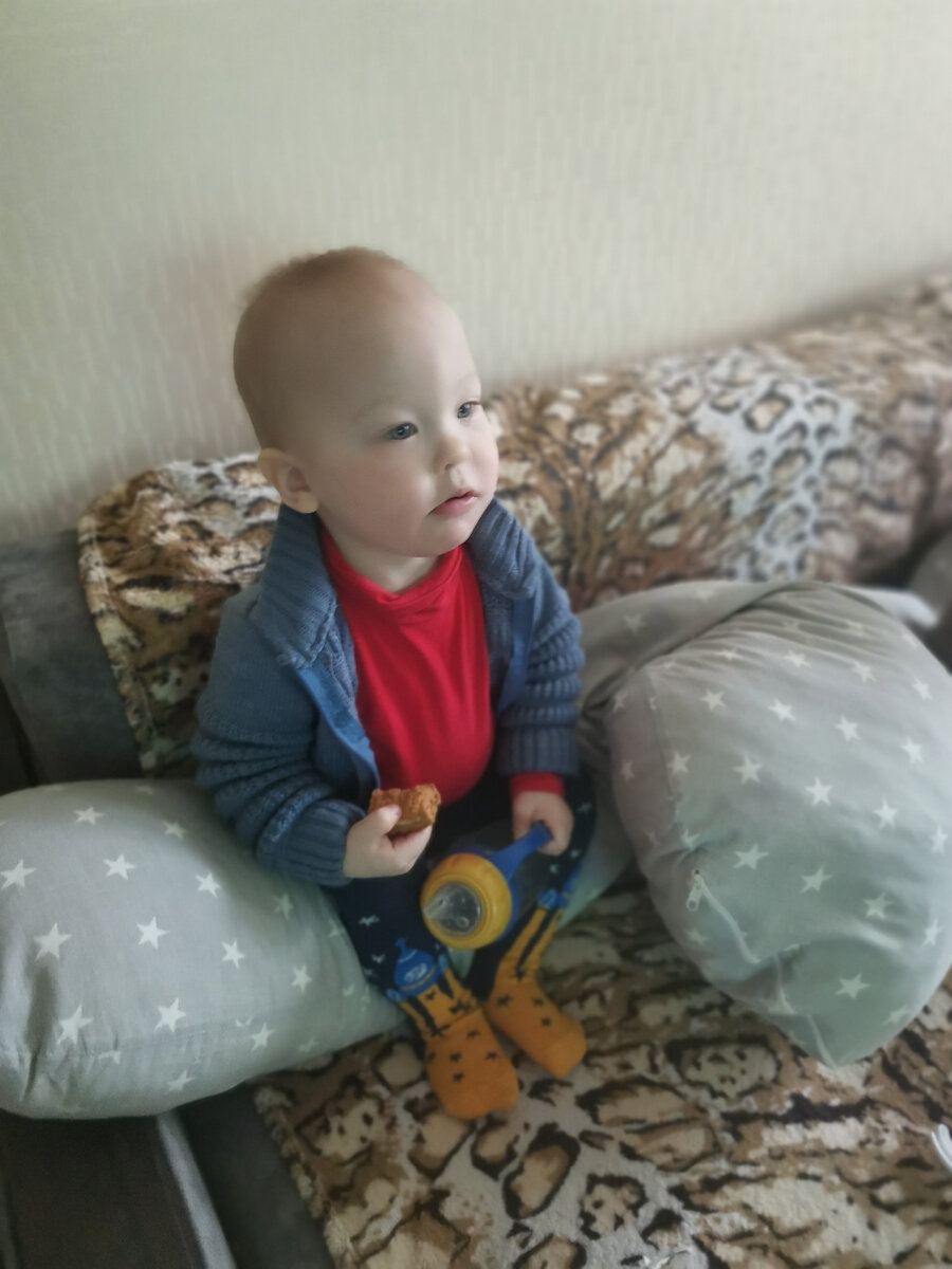 Петя приехал домой и успокоился