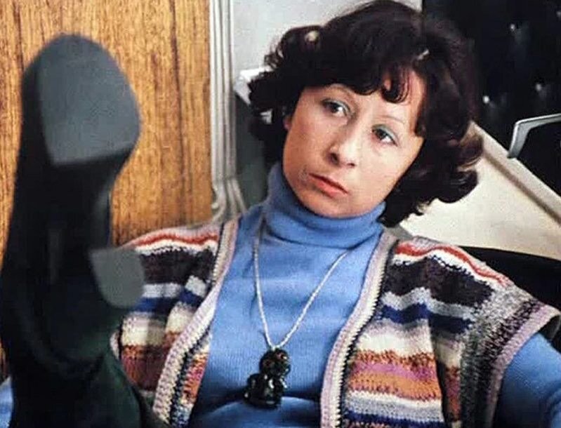   Лия Ахеджакова в фильме "Служебный роман"Кадр из фильма