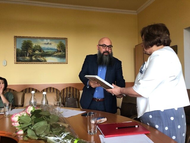 Участники годовых курсов русского языка в Степанакерте получили сертификаты. Фоторепортаж