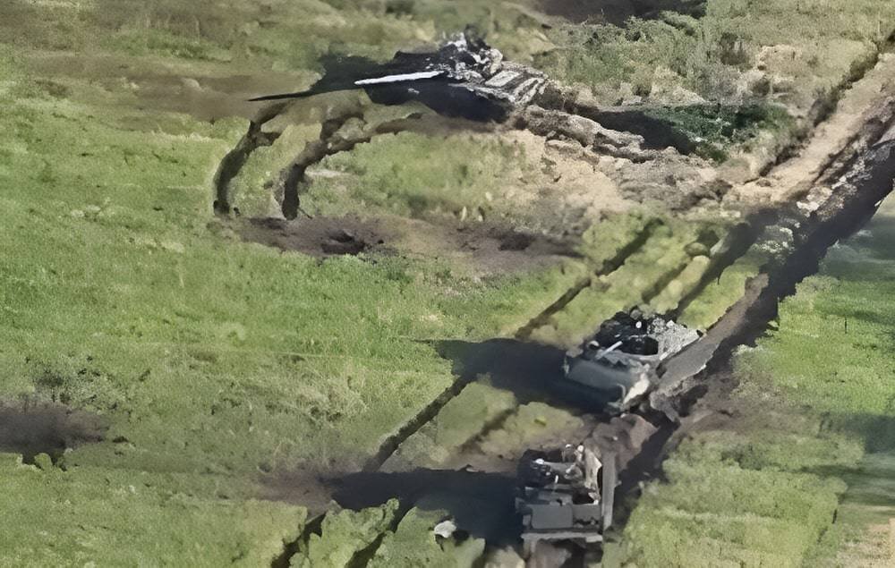  Это бронетехника чужая на прлях: не знает куда податься от "арты".  фото: картинки  яндекса.