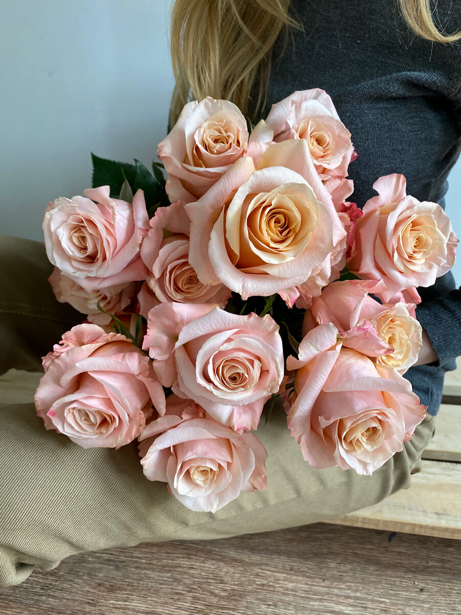 Розы оттенка персика и розовой пудры в нашей студии «Четыре сезона» (г.Киров)