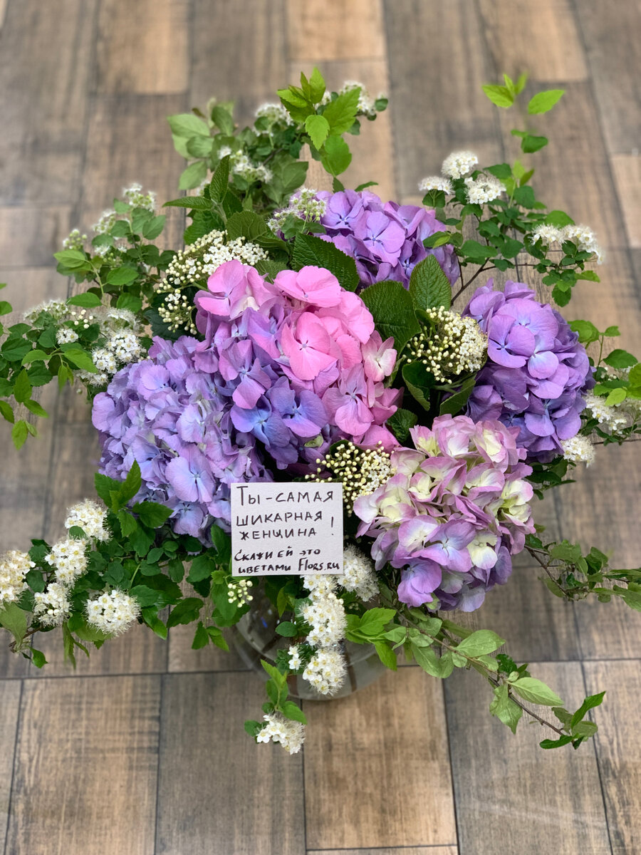 Шикарной женщине достойный ее букет