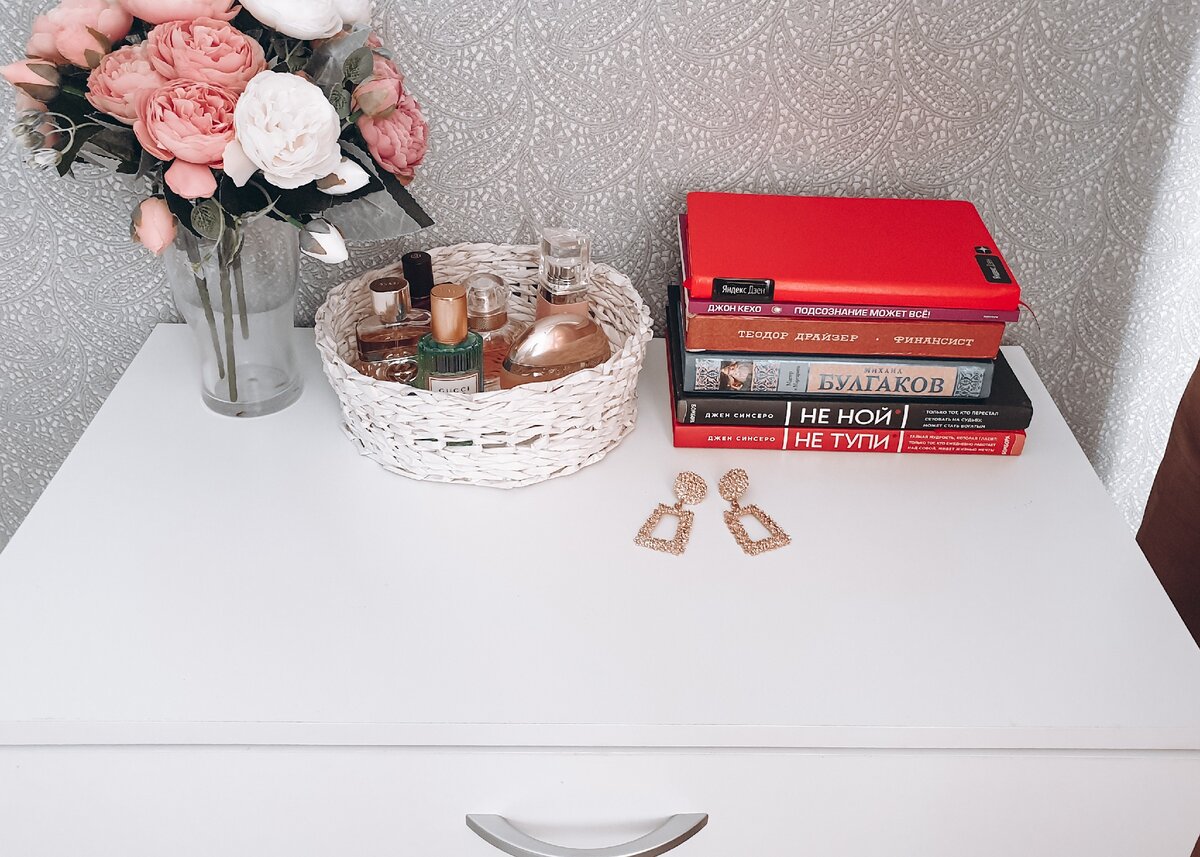 Мой комод неплох, казалось бы, но на него светят прямые солнечные лучи 