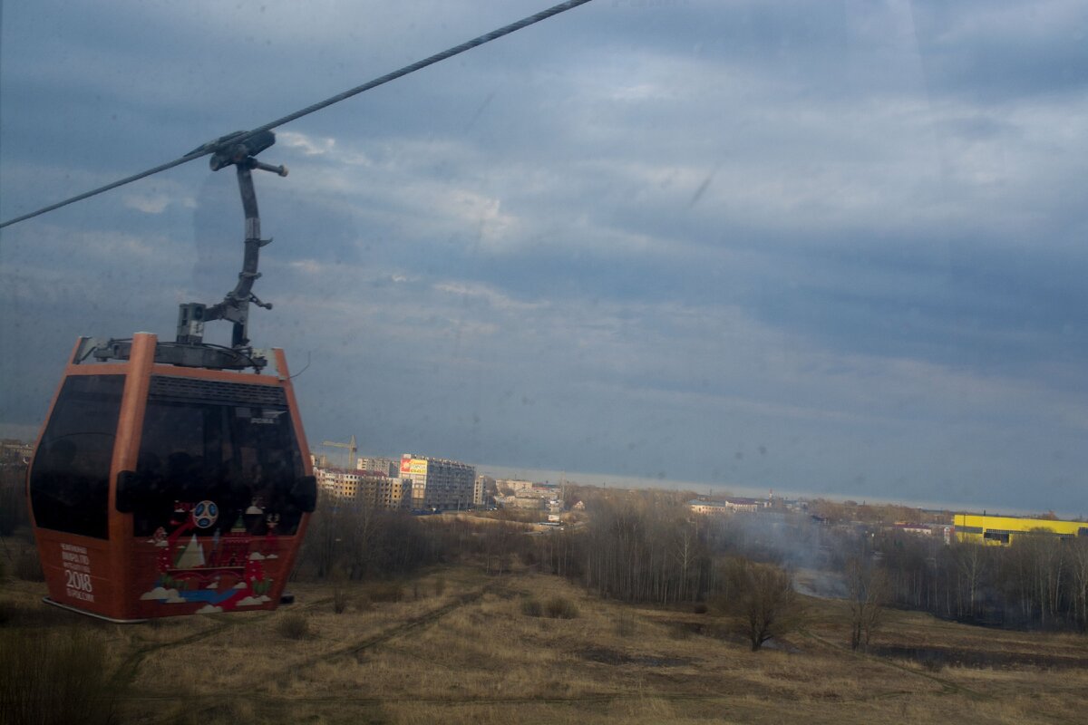 Кабинки разных цветов. Фото автора