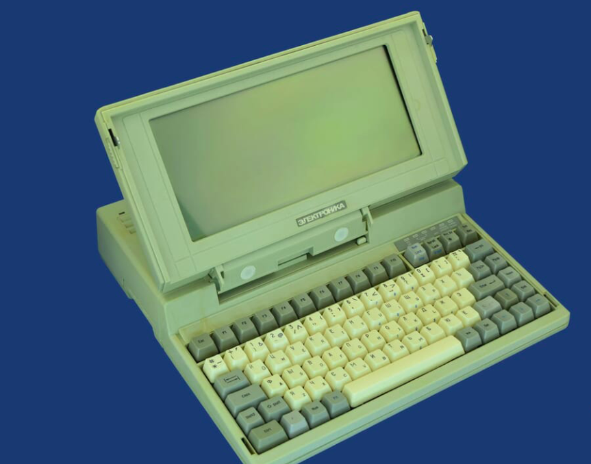 Гордость СССР: первый советский ноутбук, начинку которого содрали у японцев