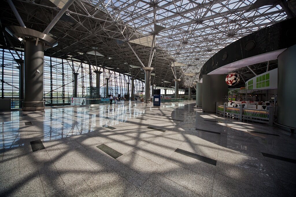 Аэропорт внуково терминалы внутри. Аэропорт внуково терминал а. Внуково 3 аэропорт. Внуково терминал б. Стеклянные двери аэропорт.