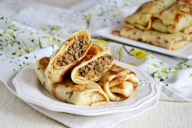 Блинчики с печенью куриной, рецепт с фото которых предлагаем вниманию наших читателей, весьма вкусные и сытные. Они послужат прекрасным вариантом завтрака или ужина, в дополнение с легким салатом могут стать отличным вариантом для обеда.
