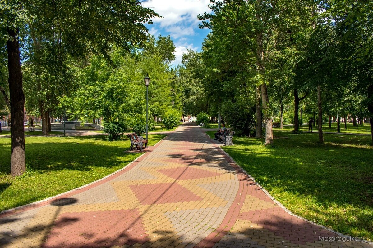 Аллея доставка. Лефортовский парк аллея. Парк казачьей славы в Москве. Сквер Казачья Слава в Москве. Парк казачьей славы в Лефортово.