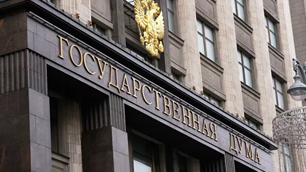 . Москва заняла первое место и сохранила лидерство в Национальном рейтинге состояния инвестиционного климата в регионах России по итогам 2019 года. На втором месте – Республика Татарстан, которая также удержала свою позицию, тройку замыкает Тульская область, поднявшаяся сразу на три пункта.Результаты рейтинга представила генеральный директор Агентства стратегических инициатив Светлана Чупшева на заседании наблюдательного совета АСИ под председательством президента РФ Владимира Путина.2 июля, Национальный рейтинг состояния инвестиционного климата в регионах РФ ежегодно готовит АСИ совместно с деловыми объединениями. Рейтинг состояния инвестиционного климата оценивает усилия региональных властей по созданию благоприятных условий ведения бизнеса и выявляет лучшие практики, а его результаты стимулируют конкуренцию в борьбе за инвестиции на региональном уровне.Москва сохранила лидерство и по итогам 2019 года заняла первое место в рейтинге. Как отметила глава АСИ, регион побил свой рекорд прошлого года. На втором месте расположился Татарстан, который также удержал свою позицию. На третью строчку рейтинга поднялась Тульская область, занявшая в прошлом году шестое место. Санкт-Петербург улучшил позицию (+1 пункт) и занял четвертое место. Первую пятерку рейтинга замыкает Московская область, поднявшаяся на два пункта.26 июня,В первую десятку вернулся Краснодарский край (сразу +7 пунктов) и расположился на шестом месте. Седьмое место в рейтинге заняла Белгородская область, улучшив свою позицию на один пункт. Калужская область в этот раз заняла только восьмое место, резко опустившись на четыре пункта. Первую десятку замыкают Башкортостан и Ярославская область (+7 и +8 пунктов ), занявшие девятое и 10-е место соответственно.Вторую двадцатку рейтинга открывает Новгородская область и занимает 11 место (+3 пункта). Тюменская область по итогам 2019 года сделала резкий скачок и опустилась сразу на 9 пунктов – с третьего на 12-е место. На 13-й строчке – Ленинградская область, которая также ухудшила свои позиции и потеряла сразу четыре пункта. ХМАО занял 14-е место (+3 пункта). Воронежская область сохранила позицию и по-прежнему располагается на 15-й строчке рейтинга. На 16-е место поднялась Смоленская область (+4 пункта). Ульяновская область сделала резкий скачок вниз с 10-го на 17-е место. Нижегородская область поднялась на рекордные 39 пунктов (с 57 пункта), вошла в первую двадцатку и заняла 18-ю строчку рейтинга. Новосибирская область сохранила позицию и заняла 19-е место. Замыкает двадцатку Якутия, которая улучшила свой результат на два пункта и стала единственных дальневосточным регионом, попавшим в топ-20.Как отметила Чупшева, регионы ДФО продемонстрировали позитивную динамику в рейтинге. Так, Якутия замкнула первую двадцатку, Амурская область, Камчатский край и Сахалинская область вошли в ТОП-30, а Бурятия и Приморский край вплотную приблизились к этому показателю. Чупшева также отметила серьезную работу Забайкальского края, который сумел с одной из последних позиций (с 84 места) переместиться сразу в середину рейтинга – на 54 позицию."Успех Дальнего Востока объясняется простыми управленческими решениями, региональные команды вместе с предпринимателями выделили болевые точки и разработали планы их быстрого устранения, назвали их планами быстрых побед, с указанием сроков и ответственных. И, действительно, сработало", - подчеркнула Чупшева.Также глава АСИ отметила хорошую динамику Калмыкии, Севастополя и Крыма."В этом году половина регионов улучшили свой интегральный индекс по сравнению с прошлым годом, при этом 31 из них демонстрируют устойчивый рост второй год подряд", - добавила она. 