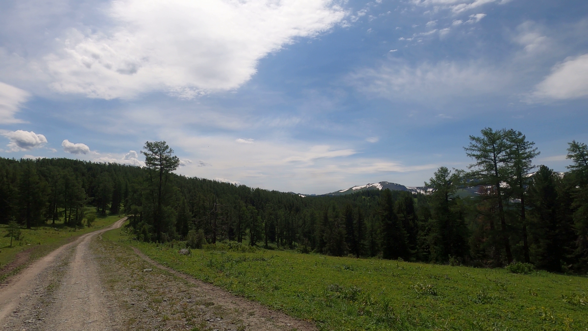 Укатанная дорога до Красной горы.